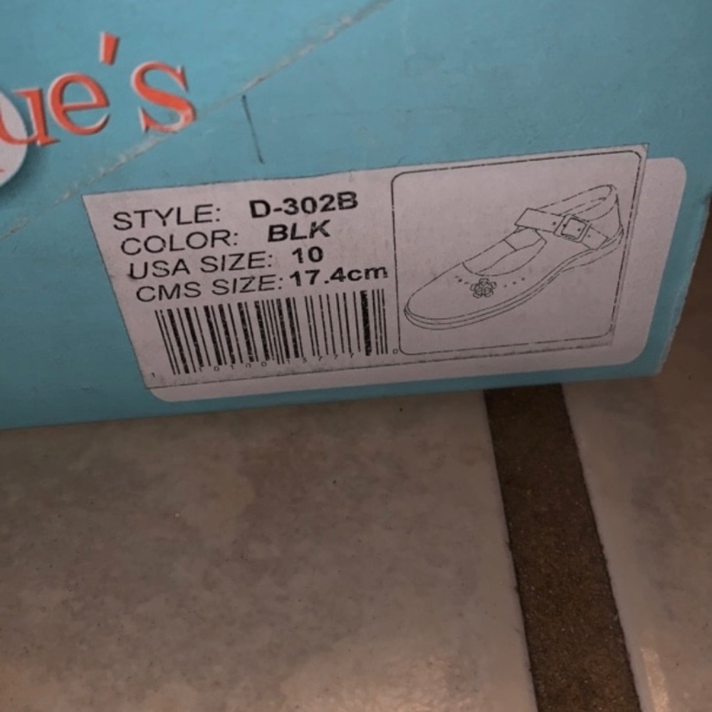 Brand new, size 10 girls shoes.